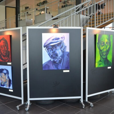 Expositie met mobiele scheidingswanden