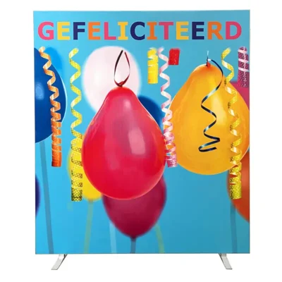 Themawand met doek gefeliciteerd op voeten