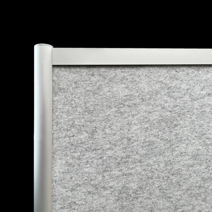 Akoestische wand vilt witgrijs hoekdetail