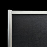 Akoestische wand vilt zwart hoekdetail