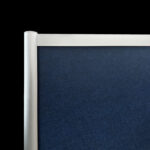Akoestische wand vilt donkerblauw hoekdetail