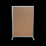 Akoestische wand vilt beige op voeten HxB190x130cm