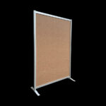Akoestische wand vilt beige op voeten HxB190x130cm