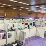 Grote kunstbeurs ingericht met expositiewanden van Shopmade