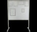 Magneetwand wit op wielen met transparante PVC-hoezen met magneetstrips en met kader