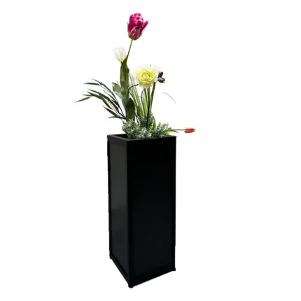 Plantenbak zwart enkelvoudig met kunstbloemen zijaanzicht