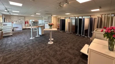 Showroom bij Shopmade in IJsselstein met wanden, winkelinrichting en displays