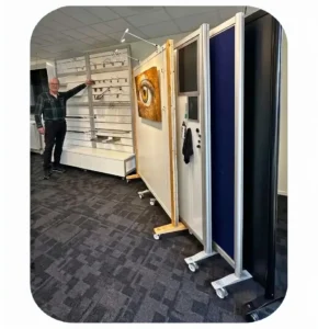 Showroom Shopmade met mobiele wanden en met Wim Klomp