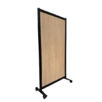Decoratieve wand 197x104 cm met licht eikenhouten paneel en zwart frame op wielen zijaanzicht